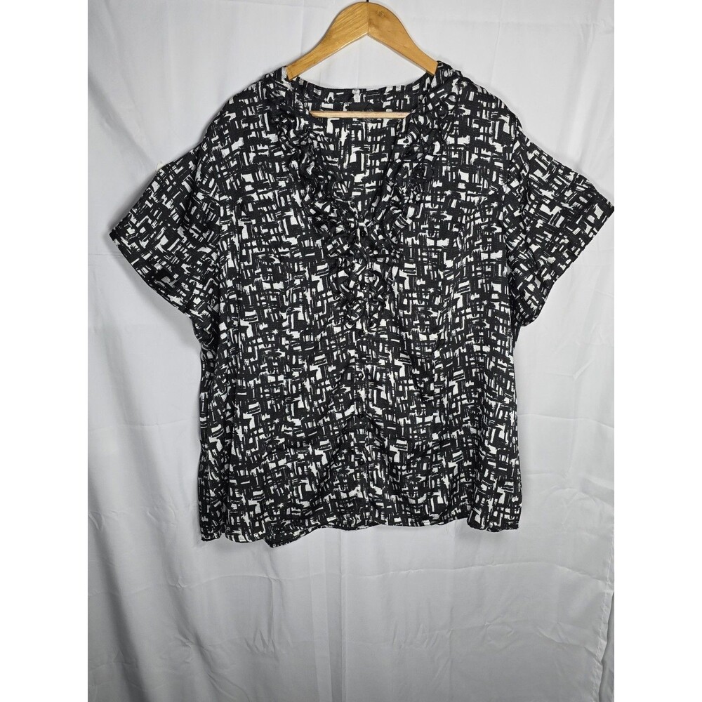 Lane Bryant Women's 26/28 Black White Ruffle Front Button Blouse Plus Size